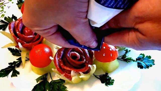 7 LIFE HACKS HOW  TO CUT THE SAUSAGE  - ART IN VEGETABLES & GARNISH CUCUMBER TOMATO CARVING смотреть онлайн