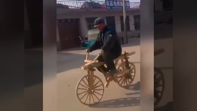 Деревянный велосипед. Без цепи. смотреть онлайн