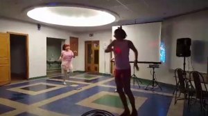 Танец поросят.корпаратив