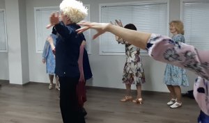 Лишь весна наступает, все они расцветают