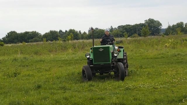 Покатушки на втором самодельном тракторе. смотреть онлайн