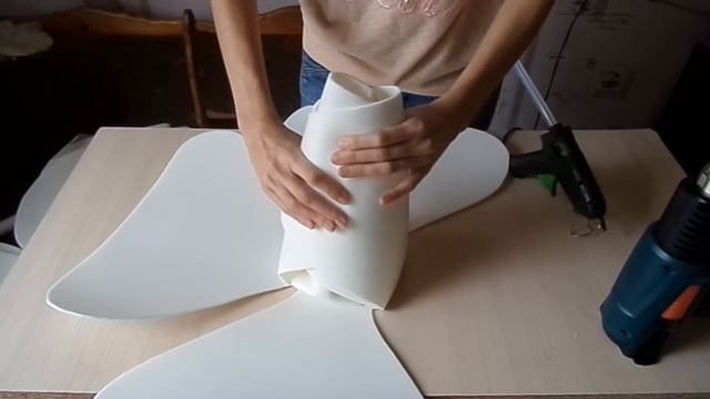 ОГРОМНЫЕ РОЗЫ из изолона. Часть 2 смотреть онлайн