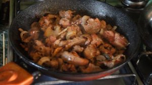 Печёнка на луковой подушке!Вкусная превкусная!!!!