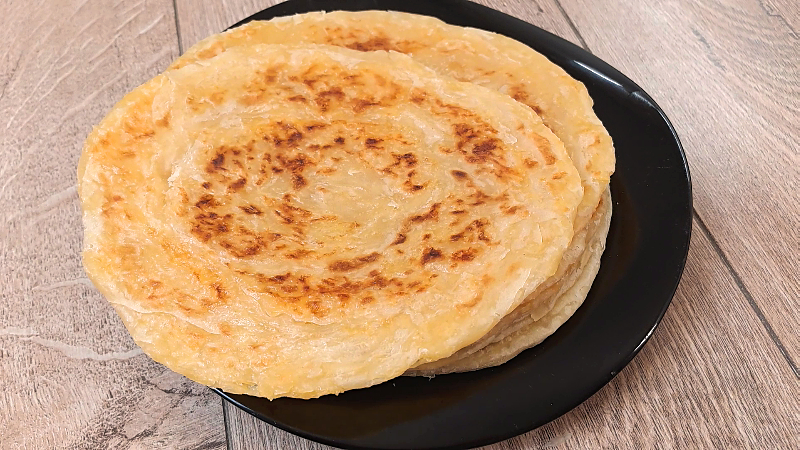 Слоеные лепешки, которые таят во рту. Минимум ингредиентов, максимум вкуса.