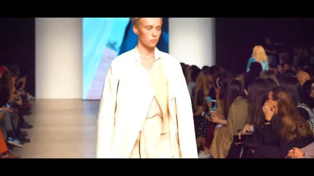 Модный показ mercedes fashion week 2019 смотреть онлайн