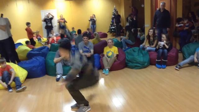 Melior Christmas Battle - Bboy Космос vs Султанов Павел (breaking) смотреть онлайн
