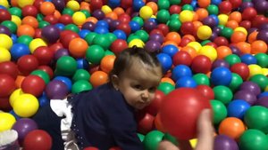 ОГРОМНЫЙ Бассейн с ШАРИКАМИ, ЧЕЛЛЕНДЖ УЧИМ ЦВЕТА ДЕТСКИЙ КАНАЛ/HUGE POOL WITH BALLS FOR KIDS