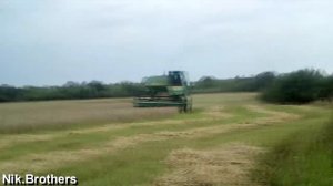 Комбайн "Нива эффект" в поле