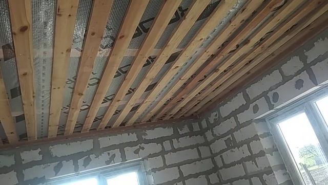 Черновой потолок, подшивка чернового потолка досками по деревяным балкам, Пароизоляция