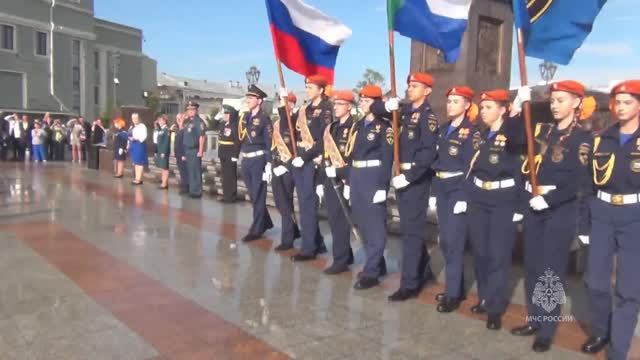 Сотрудники МЧС России поздравили хабаровских кадетов с новым учебным годом