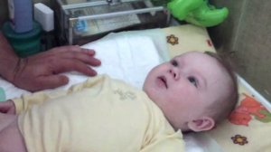 Кира осваивает художественный свист