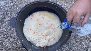 Ризотто с овощами в казане на костре