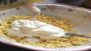 Чесночный соус из майонеза и яиц