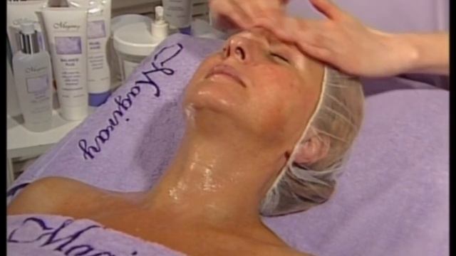 Химический пилинг для лица Гликокэа (Magiray) смотреть онлайн