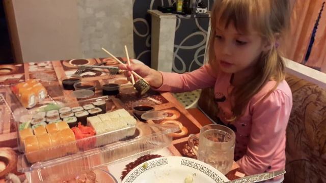 VLOG:РОЛЛЫ ПЕРВОКЛАШКИ) смотреть онлайн