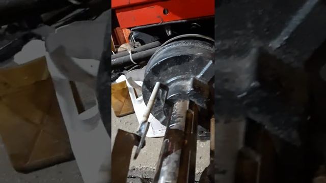 Снимаем тормозной барабан на минитракторе Русич Т-18 смотреть онлайн