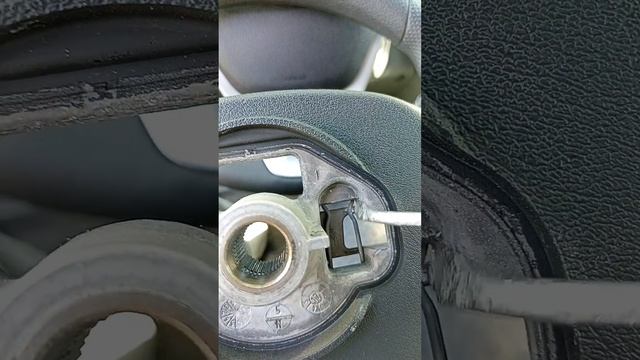 Как на Весте снять подушку руля без пробития отверстий по бокам руля. смотреть онлайн