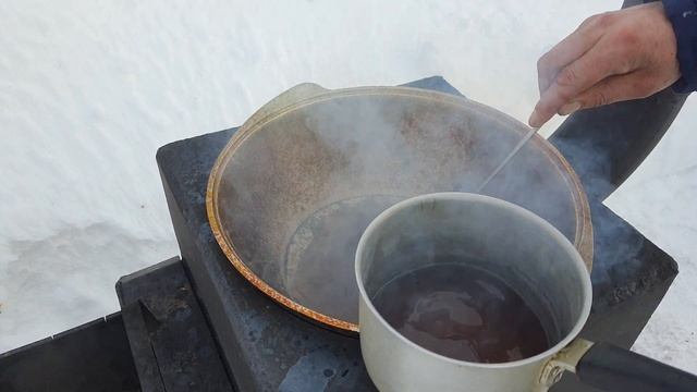 Свиные ребра с овощами и румяным картофелем смотреть онлайн