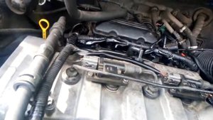 Стук в районе крышки клапанов двигателя Mazda MPV FS DE