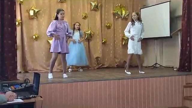 лёгкий танец на выпускной