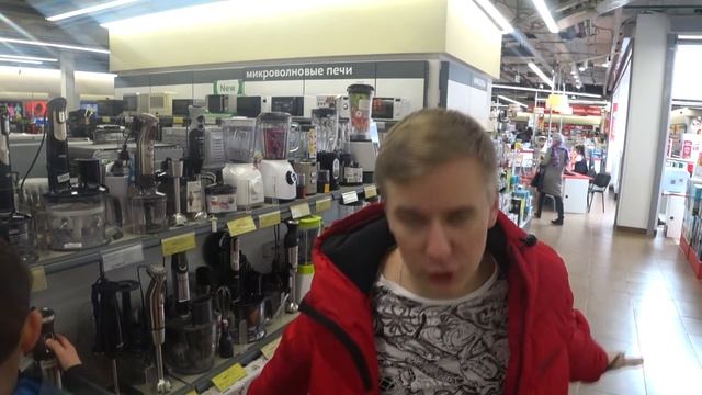 ЧТО КУПИТ ШКОЛЬНИК НА ЗАРПЛАТУ ПОЛИЦЕЙСКОГО. 50 000 РУБЛЕЙ ШКОЛЬНИКУ. Купил SONY PLAYSTATION 4 смотреть онлайн