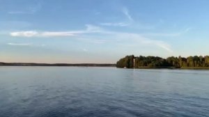 Бриз 390 рестайлинг, режет водную гладь