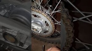 Ахтунг! Открутились болты крепления ведомой звёзды на Авантис эндуро 250!