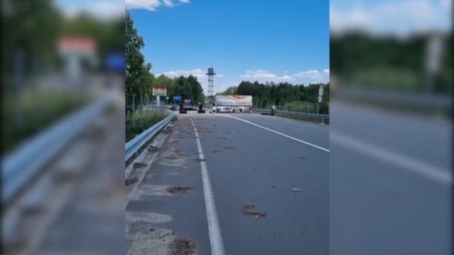 На белорусско-украинской границе продолжается кулинарная битва.

"Белорусское сало вкусное,