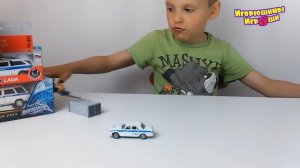 Машинки Полицейские Грузовик УРАЛ с прицепом и катером Ловим грабителей Police toys for kids
