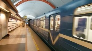 Отправление метропоезда со станции Обводный канал, Санкт-Петербург