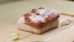 Как посолить сало, чтобы оно было мягким?