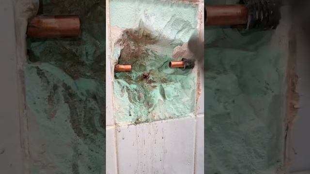 How to repair leaking copper water pipe and learn how to solder #plumbing #diy смотреть онлайн
