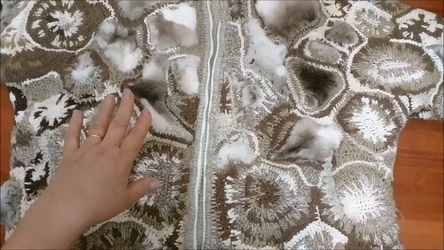 КУРТОЧКА-ШУБКА связана крючком с КУСОЧКАМИ МЕХА в технике ФРИФОРМ