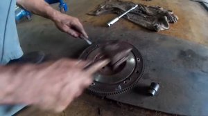 Стук при запуске ДВС. ВАЗ НИВА. Стартер или венец маховика? Съём КПП Замена сцепления ВАЗ 2115