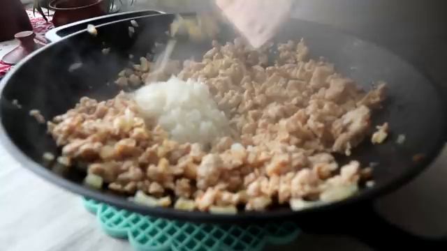 Беру КЕФИР, РИС, КУРИНЫЙ ФАРШ и пеку вкуснейшие пирожки! смотреть онлайн