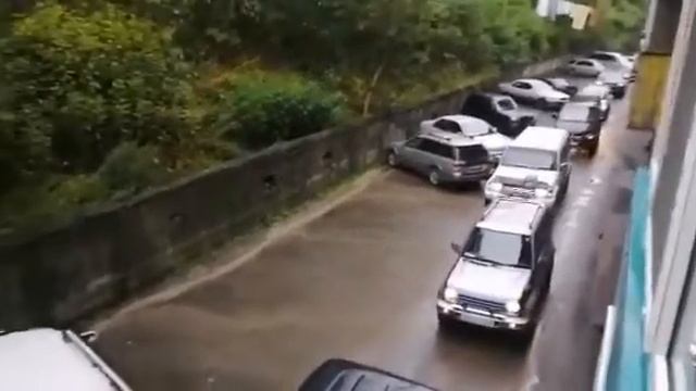 По утрам в Петропавловске даже во дворах машины стоят в пробках смотреть онлайн