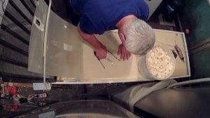 Ремонт холодильника  Indesit часть 2 (вскрываем запененную часть)