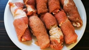 Мясные рулетики/пальчики с солёным огурцом и беконом.