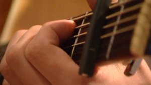 Michiel Huisman sings&plays 'Water'