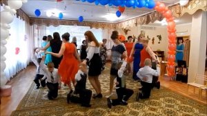 Вальс с мамами