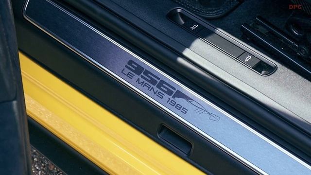 2022 Porsche 911 992 GT3 With Retro Racecar Livery смотреть онлайн