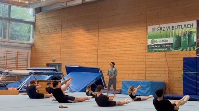 Как тренируется гимнастка