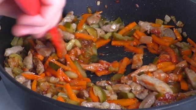 Рассольник с перловкой и маринованными огурцами на ароматном мясном бульоне. Очень вкусно.