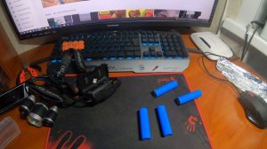 Налобный фонарь с алиэкспресс. Лайфхак с аккумулятором.