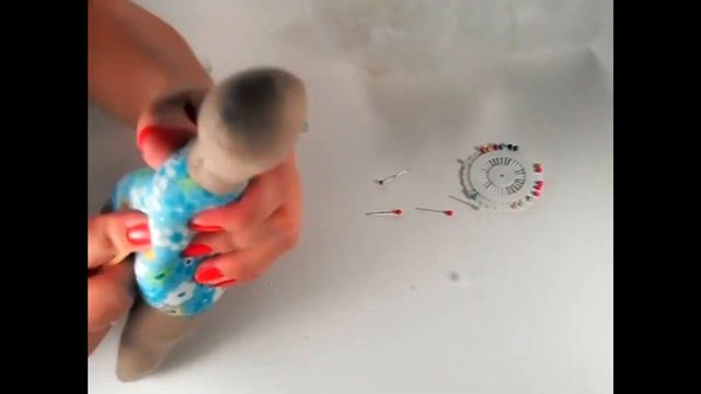 МК "Купальщица Тильда". Часть 2. Набиваем детали, пришиваем руки к туловищу. смотреть онлайн