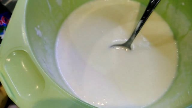 Чем загустить жидкий сметанный крем для торта.