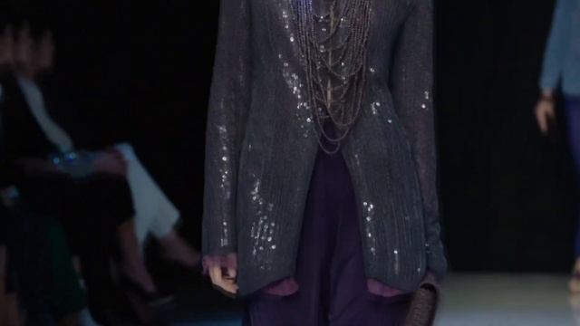 МЕРЦАНИЕ ЗОЛОТА В КОЛЛЕКЦИИ Giorgio Armani 2023