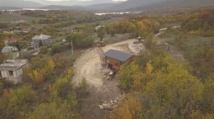 Каркасный дом на склоне.