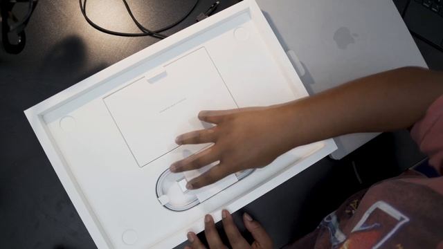 M1 MacBook Pro 16" (2021) | Unboxing + Accessories *TAKE ALL MY MONEY* смотреть онлайн