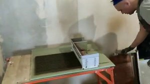 Гребенка для плитки. Нанесение клея на плитку. Отзыв мастера!!!
